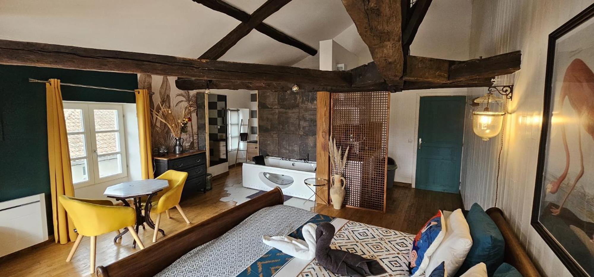 Suite Penthouse Romantique, Confolens, Charente Exterior foto